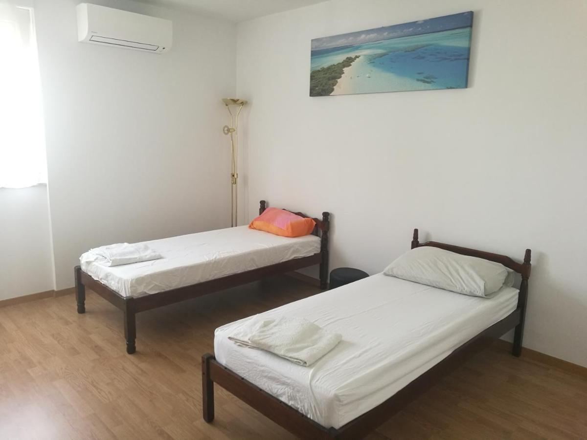 And Cozy Two Single Bed Homestay