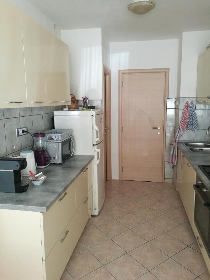 Homestay And Cozy Two Single Bed Split
