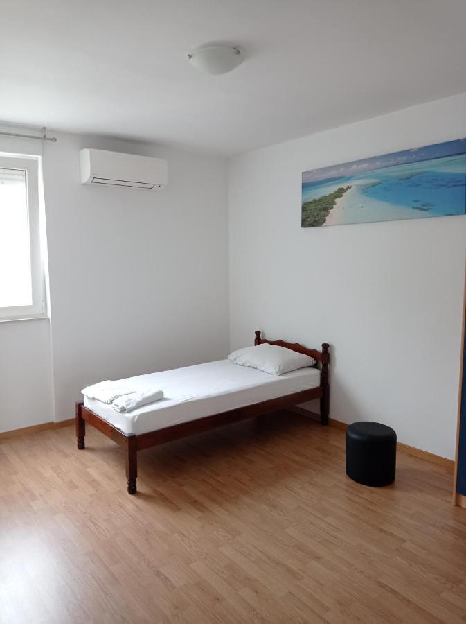 And Cozy Two Single Bed Homestay Split